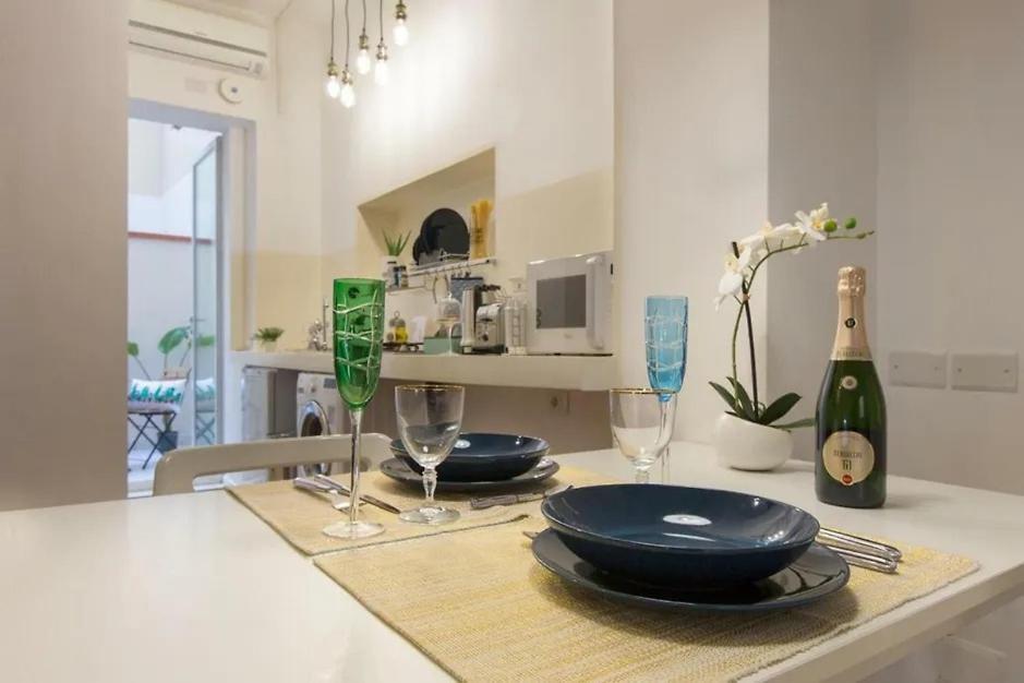 Piazza Martiri Flat Apartment Cagliari Bagian luar foto
